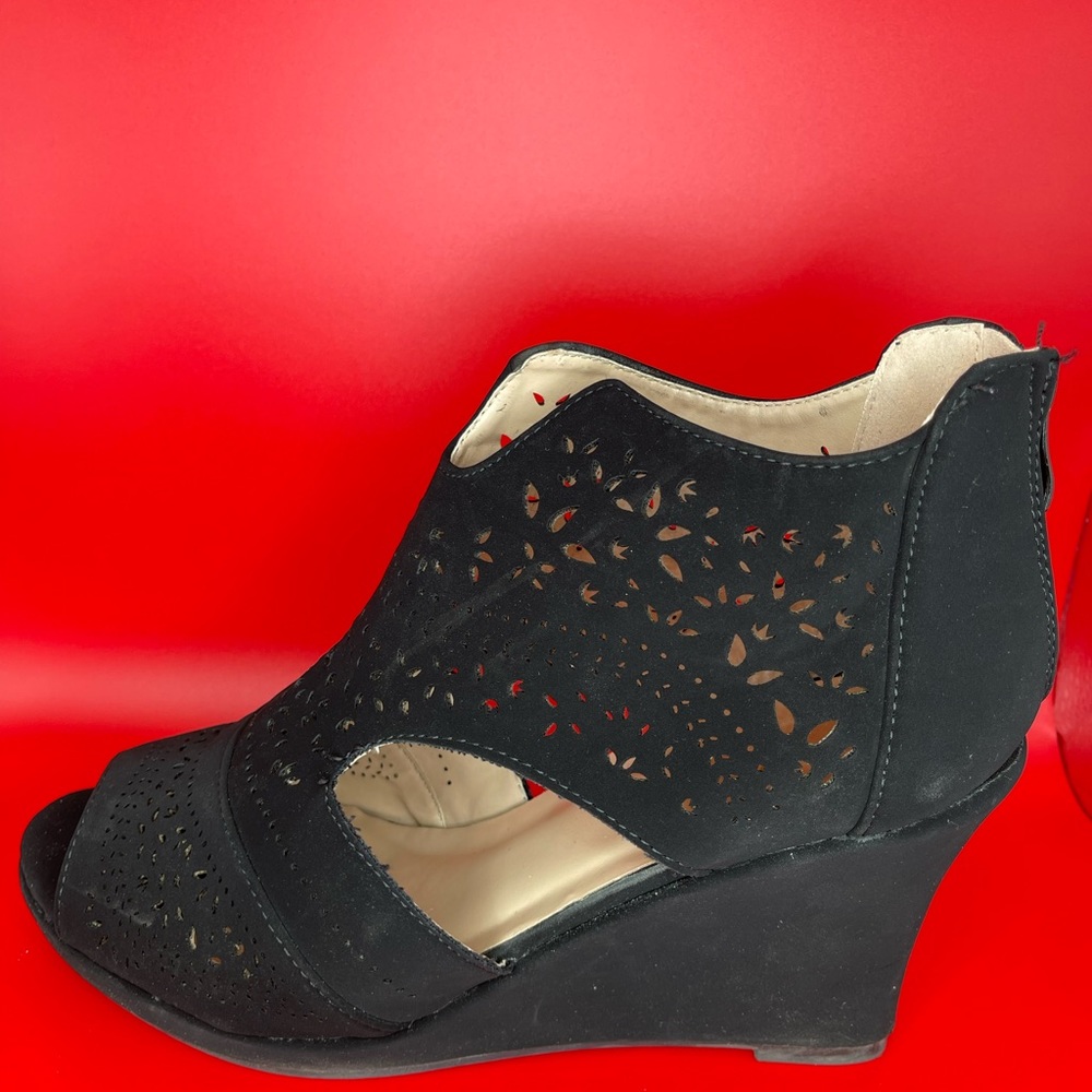 Size 9 black wedge sandals